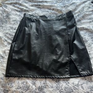 Leather slit skirt